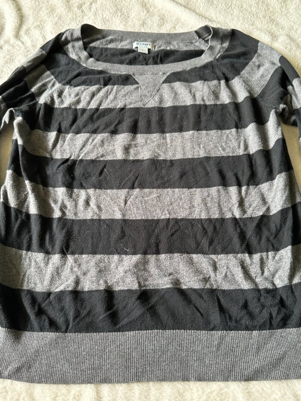4 Women's Sweater Bundle - Picture 2 of 13